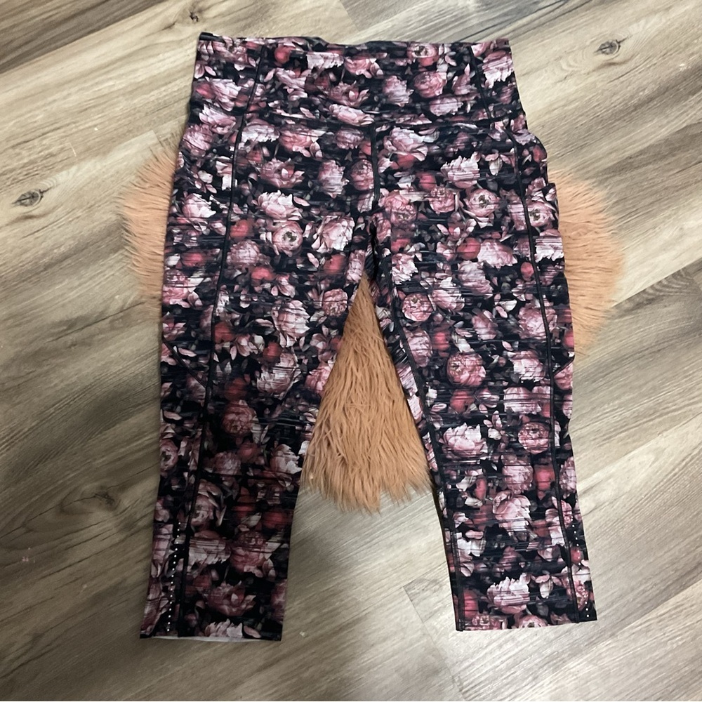 Lululemon Black Floral Crop Leggings Size 12